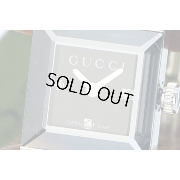 グッチ　Ｇフレームスクエア　ＹＡ１２８．５　黒文字盤　３Ｐ　表面