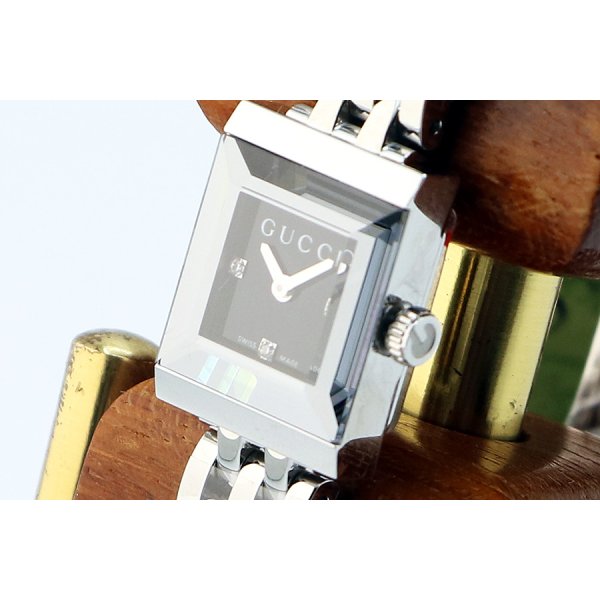 グッチ　Ｇフレームスクエア　ＹＡ１２８．５　黒文字盤　３Ｐ　サイド拡大