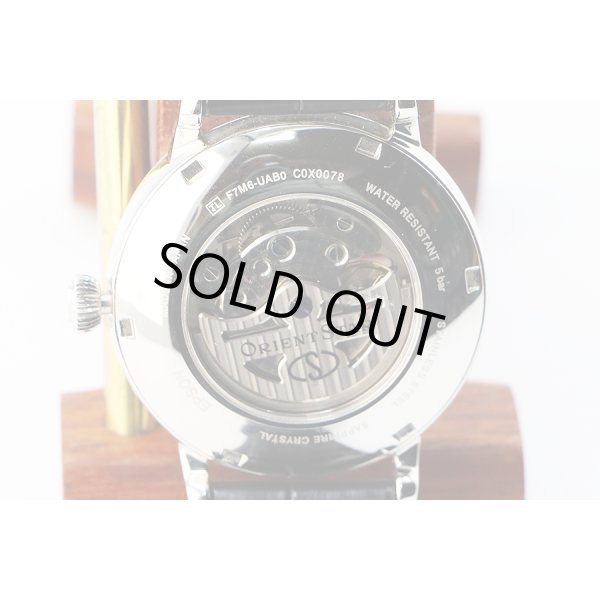 オリエントスター　ＲＫ－ＡＹ０１０２　銀文字盤　メカニカルムーンフェイス　裏面拡大