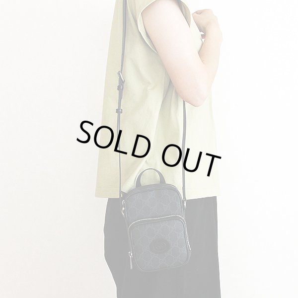 グッチ　インターロッキングG ショルダーバック 672952 9416 ブラック　掛けたイメージ