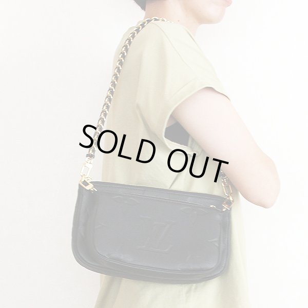 ルイ・ヴィト ン　ミュルティ・ポシェット・アクセソワール M80399 ノワール　掛けたイメージ