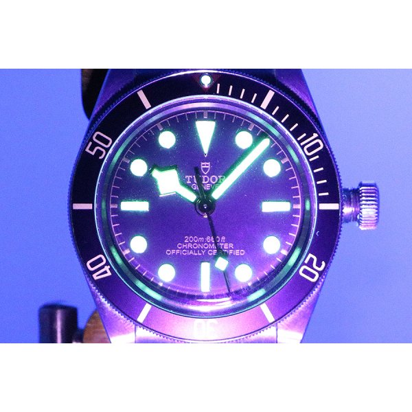 チューダー　ヘリテージ　ブラックベイ　７９０３０Ｎ　黒文字盤　黒ベゼル　ライト