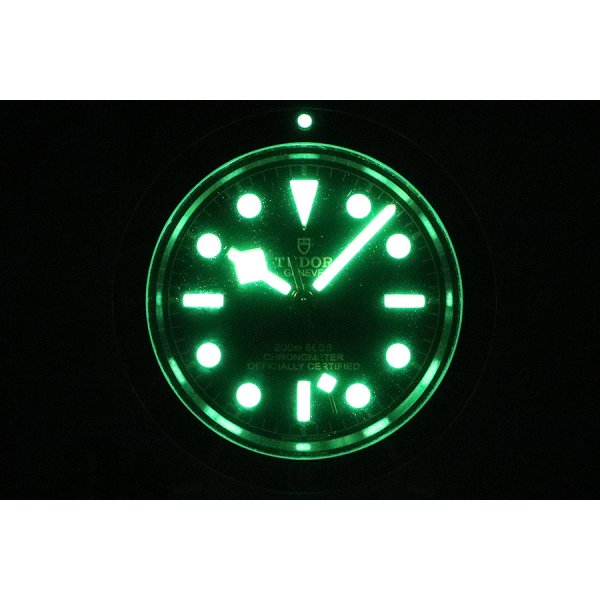 チューダー　ヘリテージ　ブラックベイ　７９０３０Ｎ　黒文字盤　黒ベゼル　ライト暗闇