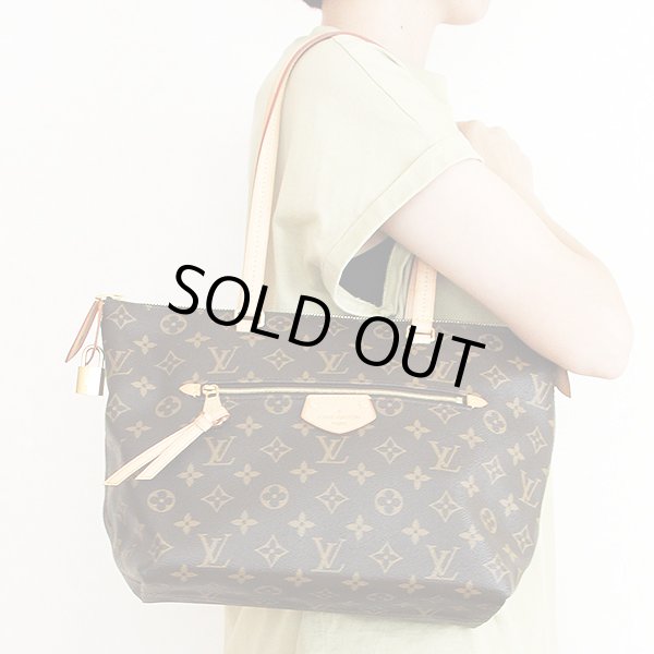 ルイ・ヴィト ン　イエナPM M42268　掛けたイメージ