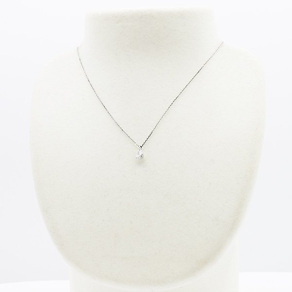 PT900/850 ダイアイリペンダントネックレス 0.410ct 2.60g　装着イメージ