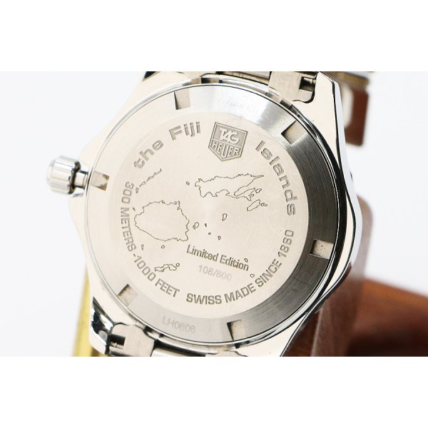 タグホイヤー　アクアレーサー　ＷＡＦ２１１Ｆ　青シェル文字盤　フィジー限定　亀　裏面拡大