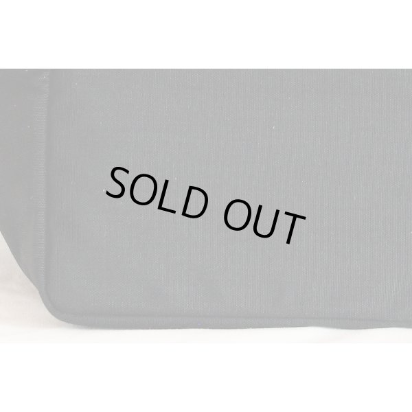 エルベシャプリエ　コーデュラ舟型トートM 707C ノワール／モカ　底拡大