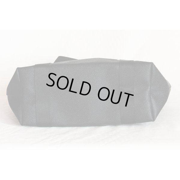 エルベシャプリエ　リュクスライン スクエアトートM 604G ノワール／ノワール　底