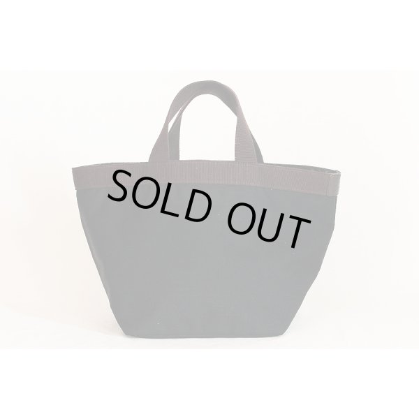 エルベシャプリエ　コーデュラ舟型トートM 707C ノワール／モカ　裏面