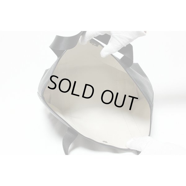 エルベシャプリエ　リュクスライン スクエアトートM 604G ノワール／ノワール　中身