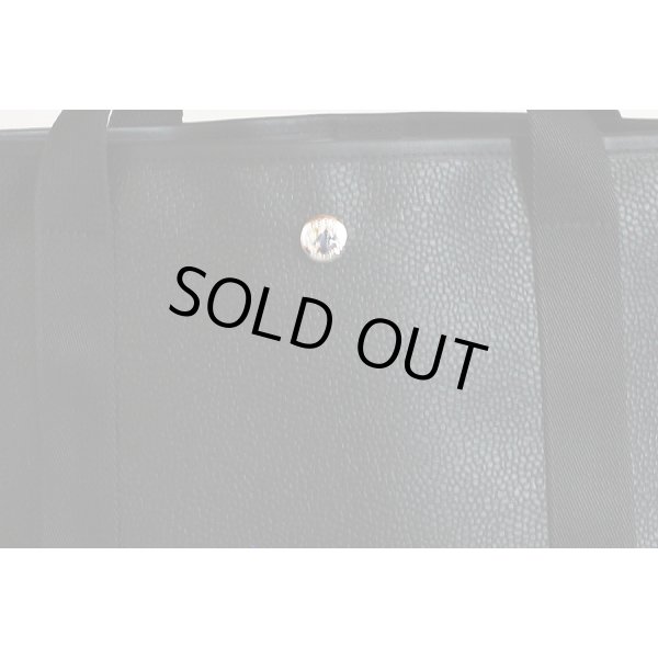 エルベシャプリエ　リュクスライン スクエアトートM 604G ノワール／ノワール　表面拡大