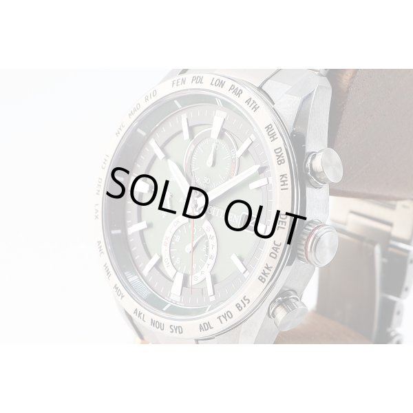 シチズン　アテッサ　ＡＴ８１８１－６３Ｗ　電波エコドライブ　緑文字盤　サイド拡大