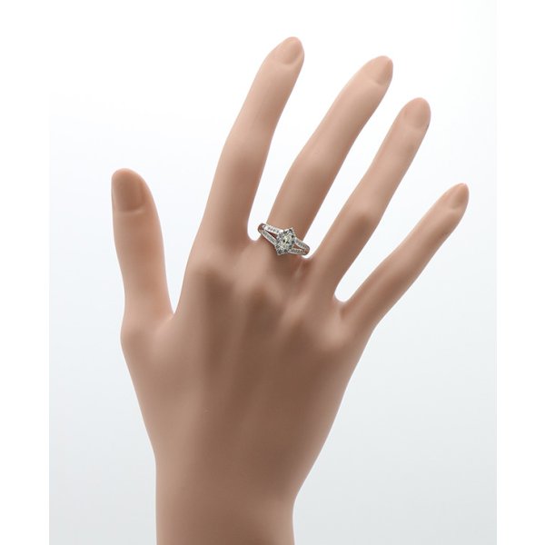 ノーブランドジュエリー PT900 ダイアイリリング 0.39ct 0.19ct 4.50g　装着イメージ