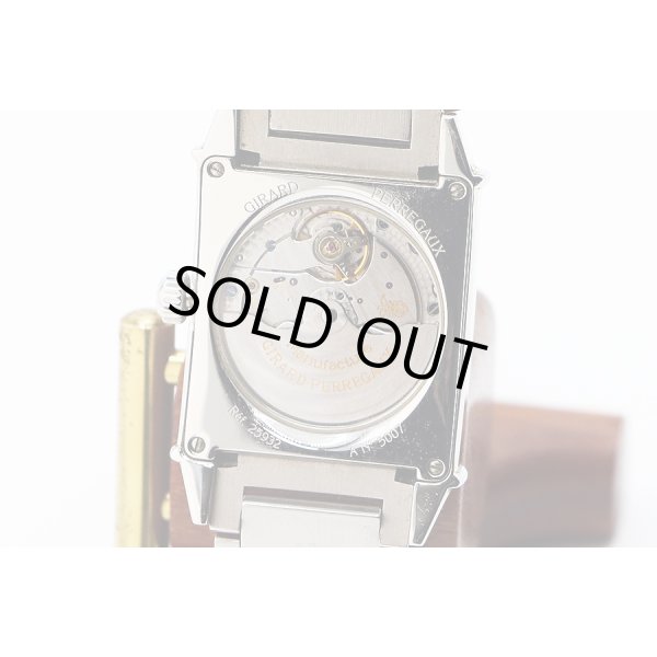 ジラールペルゴ　ヴィンテージ１９４５　２５９３２　銀文字盤　裏面拡大