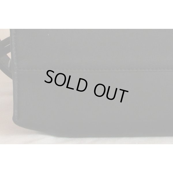 ロエベ　フラメンコ　クラッチ　ミディアム　A411FC1XBF　ブラック　底拡大