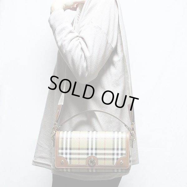 バーバリー　トップハンドルノートバック　8066165　ブライアーブラウン　掛けたイメージ