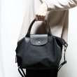 ロンシャン ル プリアージュ® エナジーS トップハンドルバック L1512HSR001 ブラック　持ったイメージ
