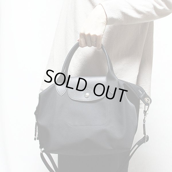 ロンシャン ル プリアージュ® エナジーS トップハンドルバック L1512HSR001 ブラック　持ったイメージ