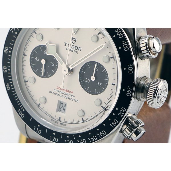 チューダー　ブラックベイ　クロノグラフ　７９３６０Ｎ　白文字盤　黒インダイアル　サイド拡大