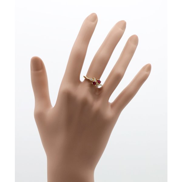 クイーン 750YG ルビーダイアイリリング 0.61ct 0.31ct 4.40g　装着イメージ