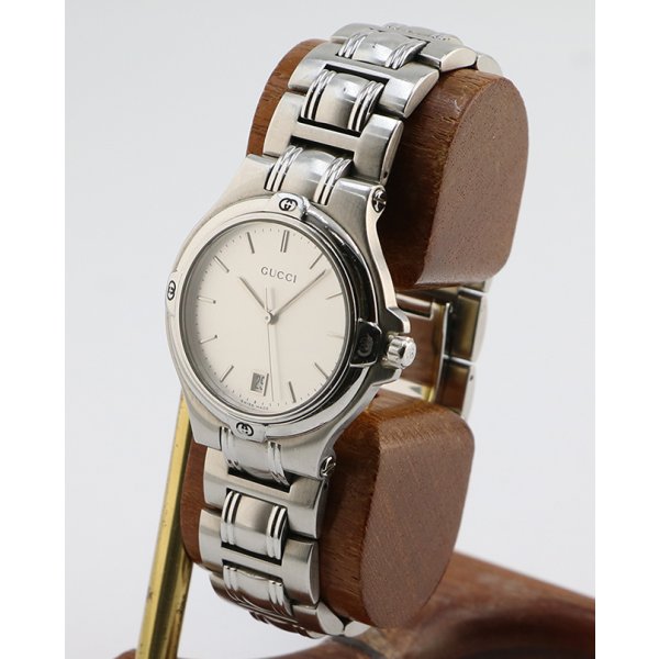 グッチ　ＧＱ９０４０Ｍ（ＹＡ０９０３１８）　銀文字盤　サイド