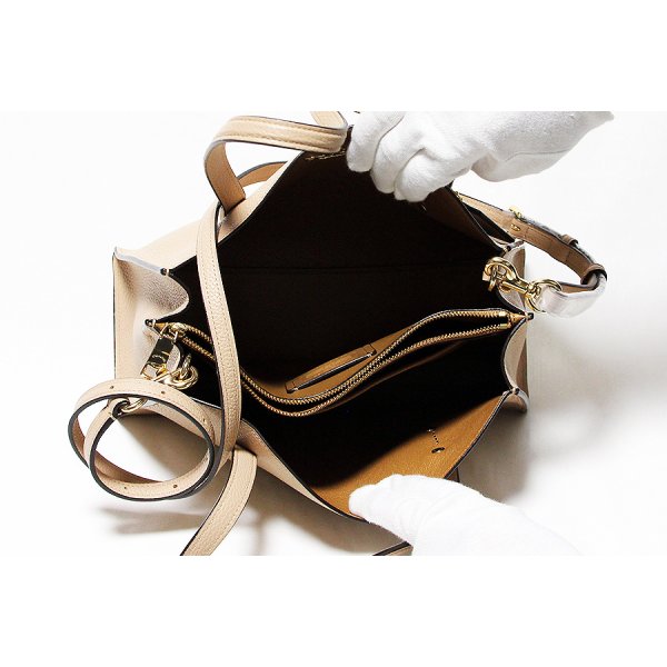 コーチ　チャーリー キャリーオール28 No.D1881-29529 ベージュ　中身