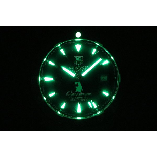 タグホイヤー　アクアレーサー　ＷＡＦ２１１７　紺文字盤　小笠原限定　ライト暗闇