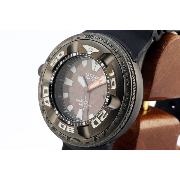シチズン　プロマスター　ダイバー３００　ＢＪ８０５９－０３Ｅ　赤文字盤　サイド拡大