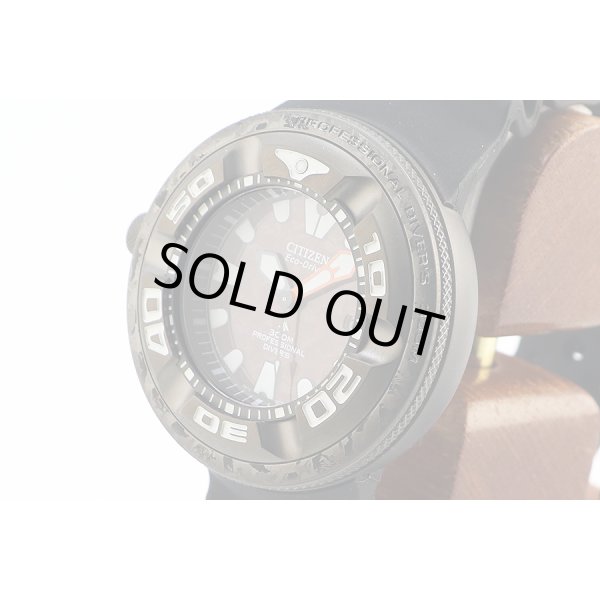 シチズン　プロマスター　ダイバー３００　ＢＪ８０５９－０３Ｅ　赤文字盤　サイド拡大