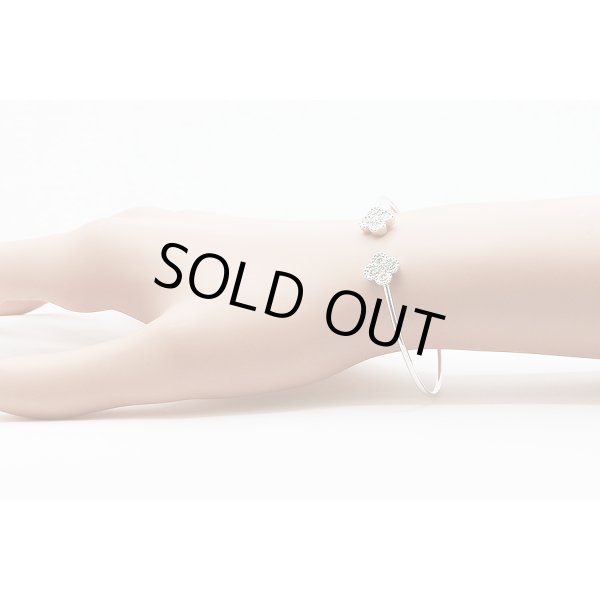 K18WG ダイアイリバングル 0.50ct 4.80g　装着イメージ