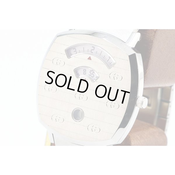 グッチ　グリップウォッチ　１５７．３　銀文字盤　ディスク回転式　サイド拡大