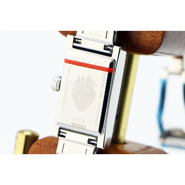 グッチ　Ｇフレーム　レクタンギュラー　ＹＡ１４７．５　トリコロール文字盤　裏面拡大