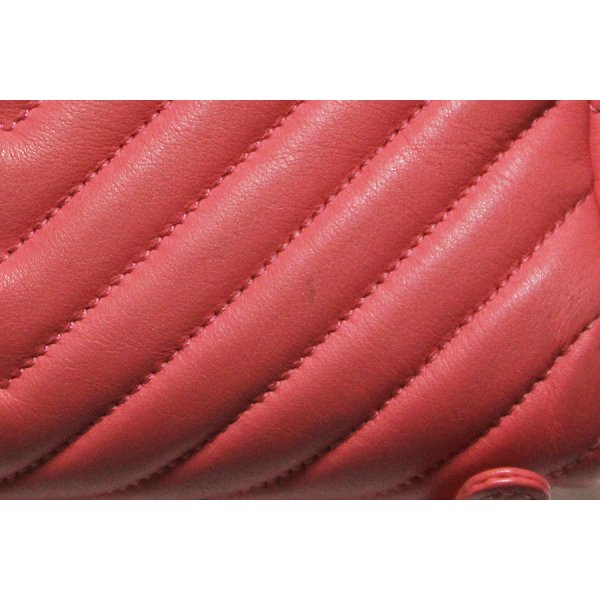 シャネル シェブロン Vステッチ チェーンリュック A91121 ピンク　底部に汚れ