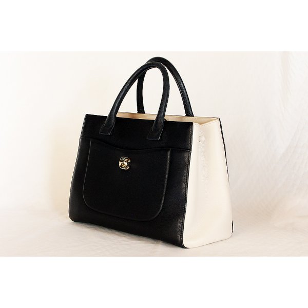 シャネル ネオエグゼクティブ 2WAYトートバック A69930 ブラック／アイボリー／GP金具 　サイド