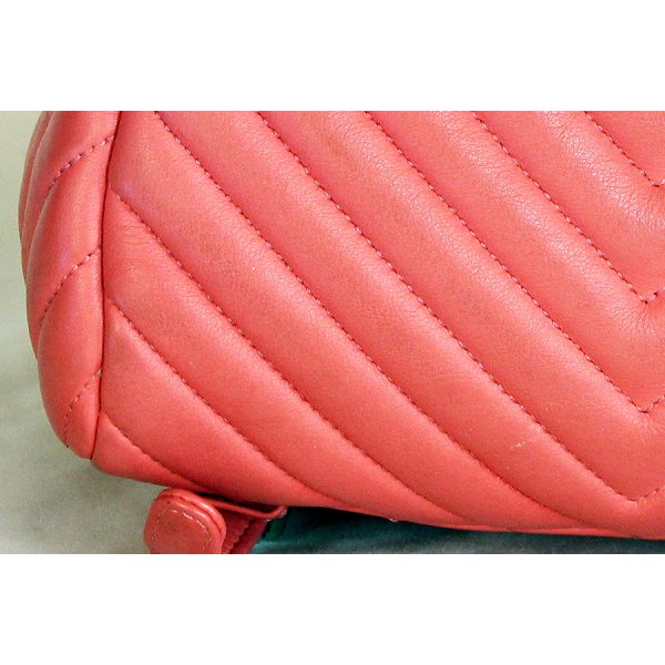 シャネル シェブロン Vステッチ チェーンリュック A91121 ピンク　底拡大