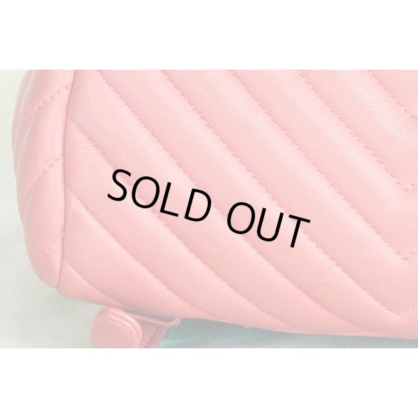 シャネル シェブロン Vステッチ チェーンリュック A91121 ピンク　底拡大