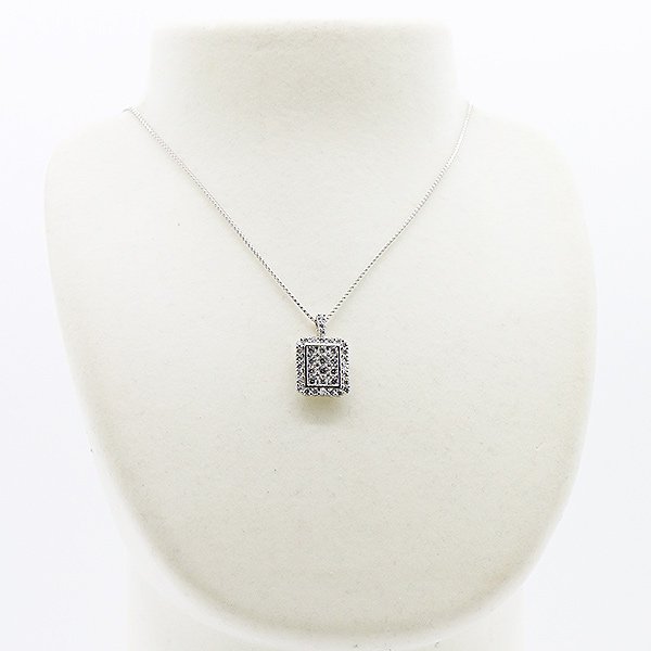 K18WG/PT900 ダイアイリペンダントネックレス 2.00ct 8.60g 装着イメージ