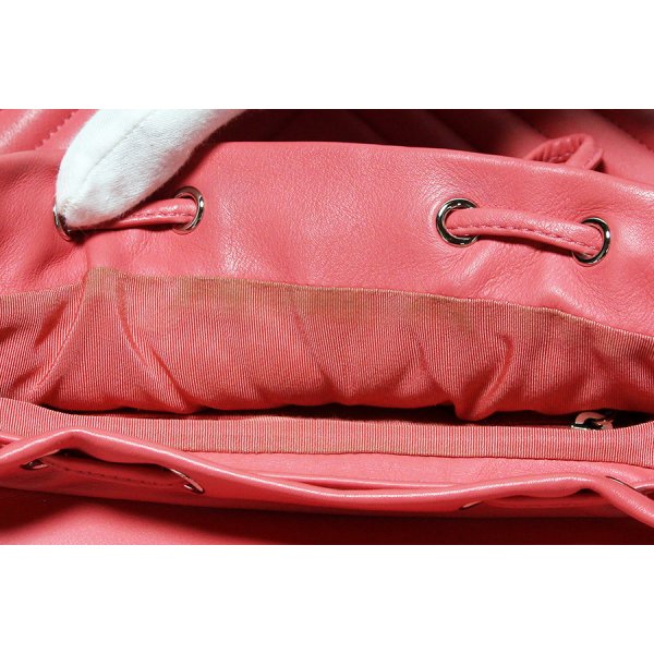 シャネル シェブロン Vステッチ チェーンリュック A91121 ピンク　内側の上部全体の裏地が変色