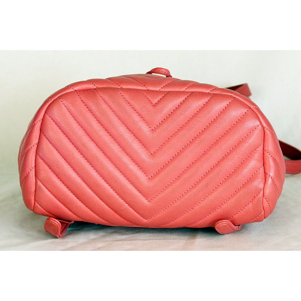 シャネル シェブロン Vステッチ チェーンリュック A91121 ピンク　底