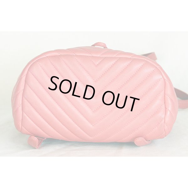 シャネル シェブロン Vステッチ チェーンリュック A91121 ピンク　底