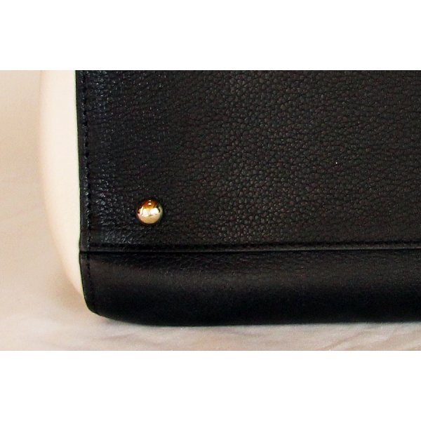 シャネル ネオエグゼクティブ 2WAYトートバック A69930 ブラック／アイボリー／GP金具 　底拡大