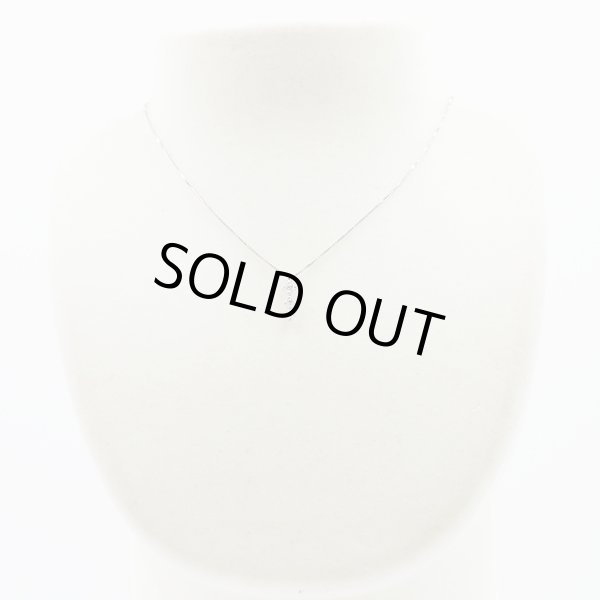 タサキ　K18WG ダイアイリペンダントネックレス 0.19ct 2.50g　装着イメージ