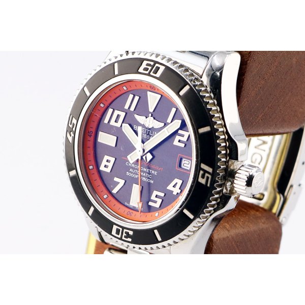 ブライトリング　スーパーオーシャン４２　Ａ１７３６４　黒文字盤　オレンジリング　サイド拡大