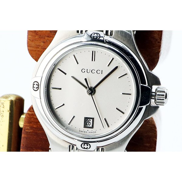 グッチ　ＧＱ９４００Ｌ　銀文字盤　表面拡大