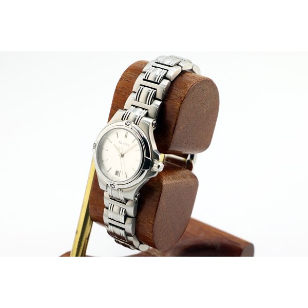 グッチ　ＧＱ９４００Ｌ　銀文字盤　サイド