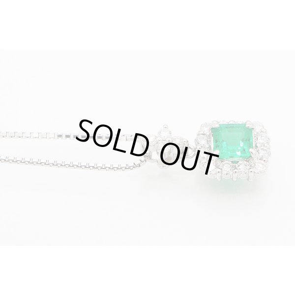 K18WG/PT900 エメラルドダイアイリペンダントネックレス 0.95ct 0.66ct 6.40g　サイド