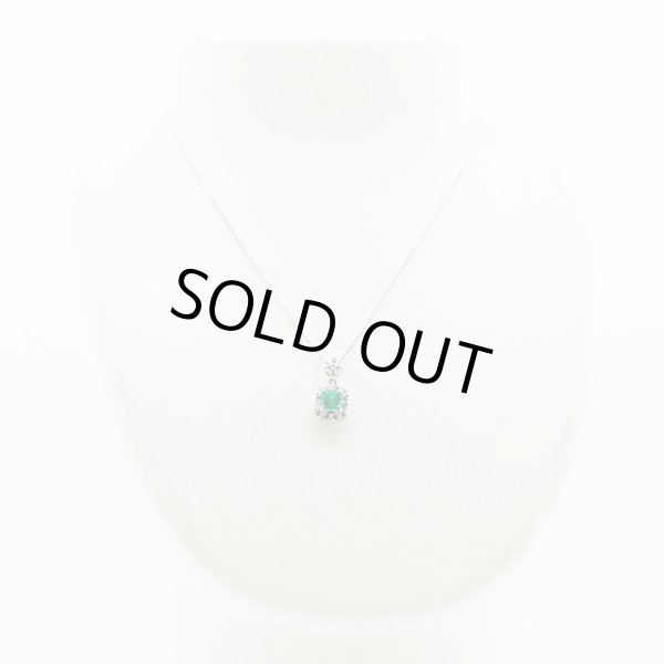 K18WG/PT900 エメラルドダイアイリペンダントネックレス 0.95ct 0.66ct 6.40g　装着イメージ