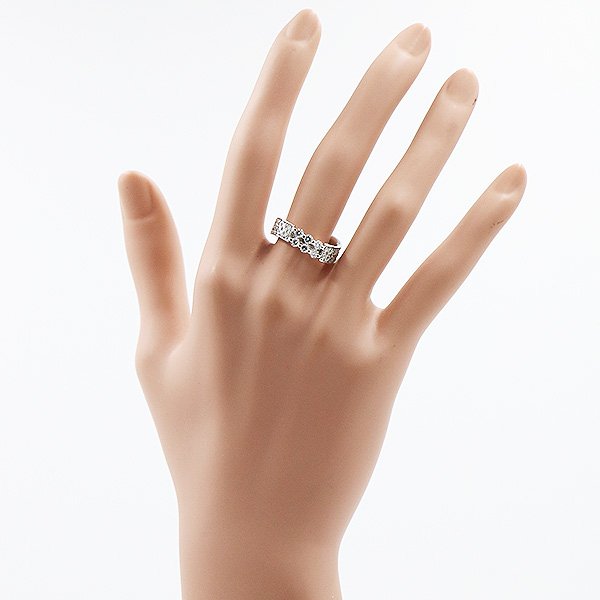 K18WG ダイアイリリング 0.85ct 6.90g　装着イメージ