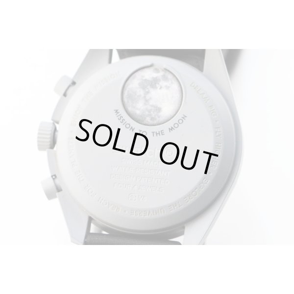 スウォッチ＊オメガコラボ　スピードマスター　ミッションｔｏムーン　Ｓ０３３Ｍ１００　黒文字盤　裏面拡大