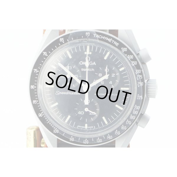 スウォッチ＊オメガコラボ　スピードマスター　ミッションｔｏムーン　Ｓ０３３Ｍ１００　黒文字盤　表面拡大
